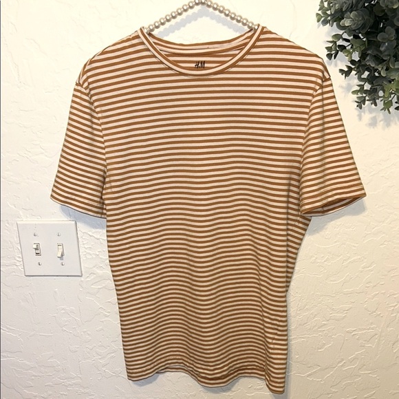 H&M Women’s Light Brown or Dark Mustard & Tan T-Shirt. Slim fit. Small. So soft - Picture 10 of 11